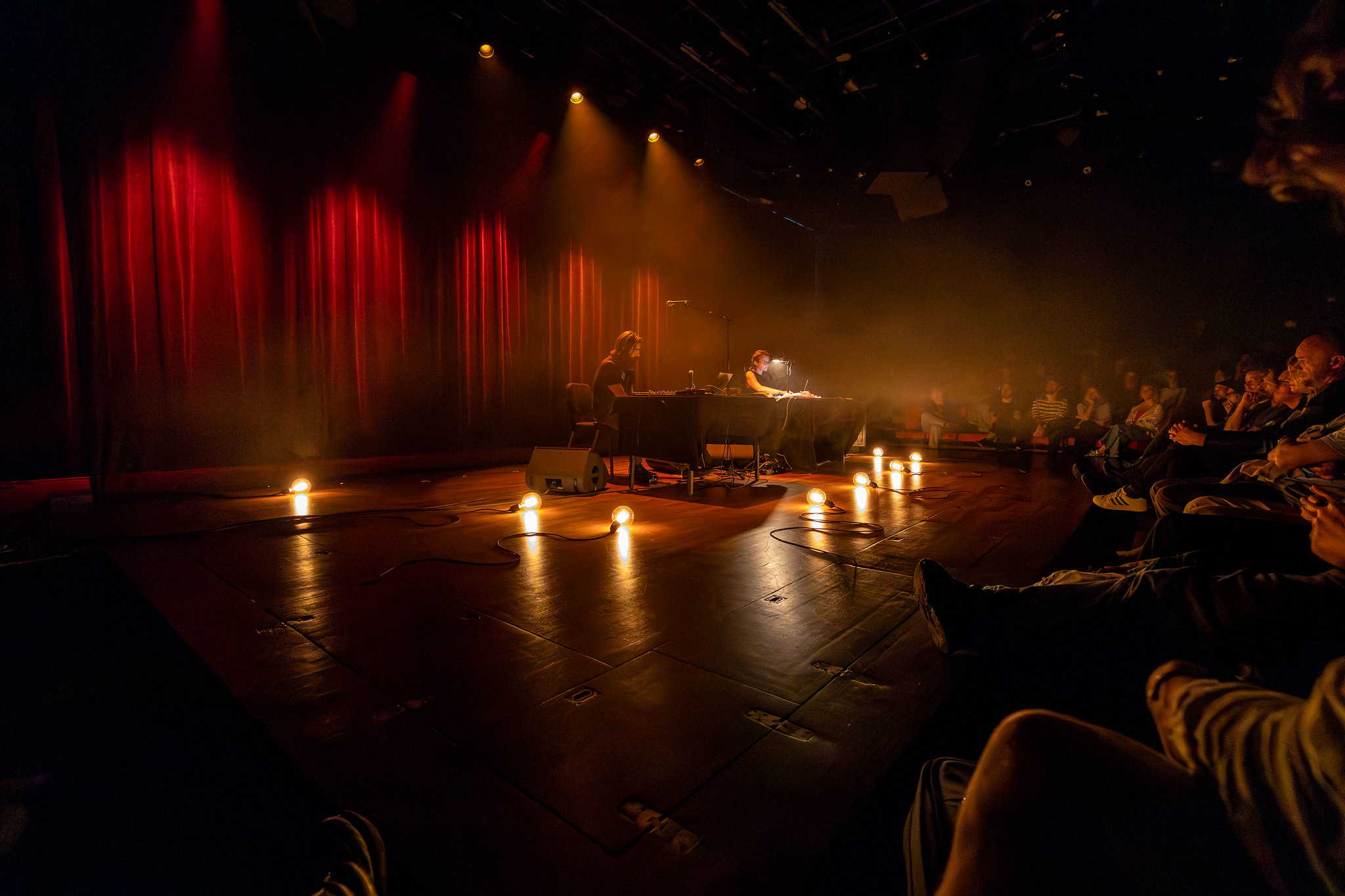 concert light bulb light stage design amsterdam