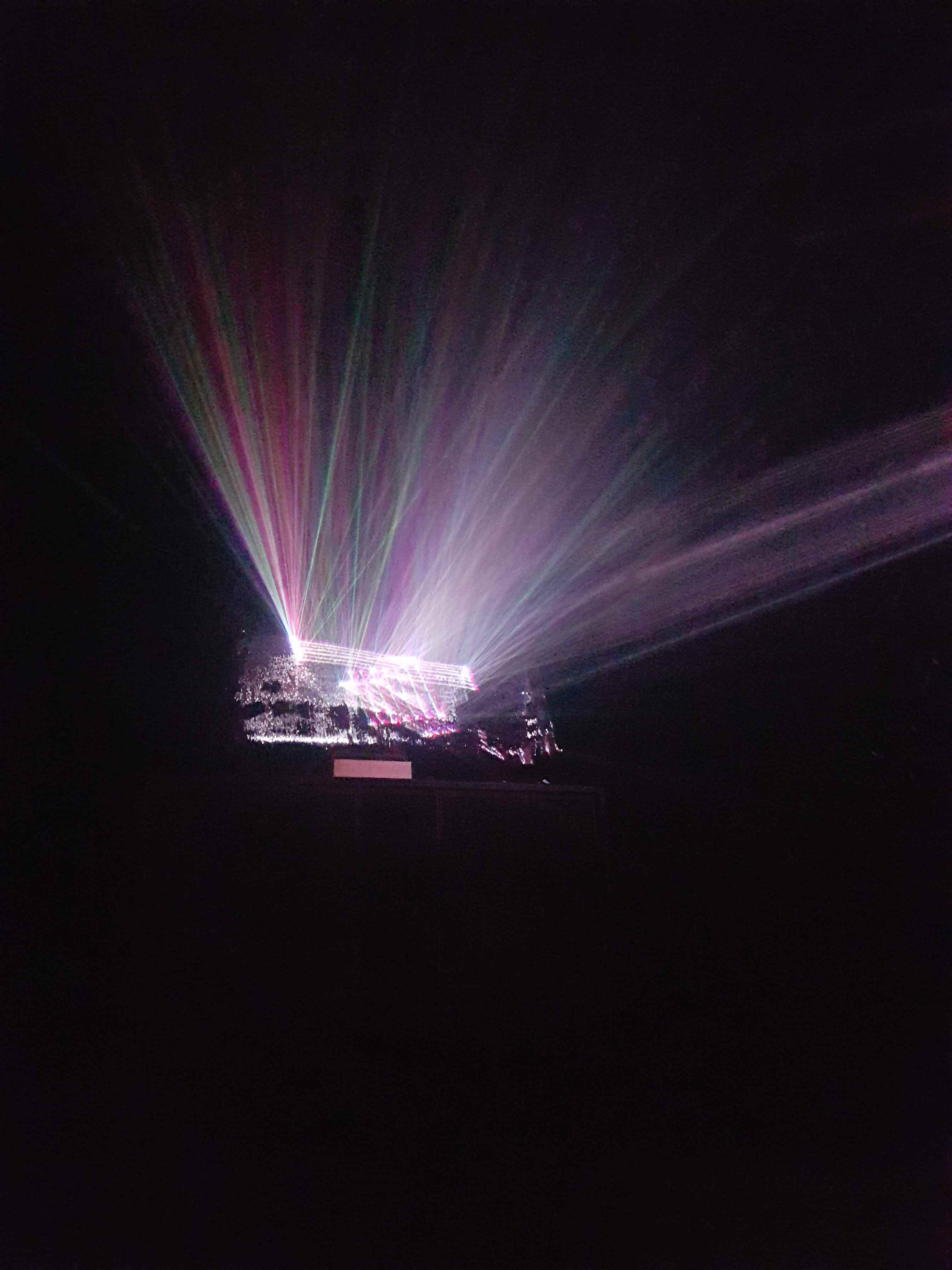 Laser Reflection rave lazer light operater programmer